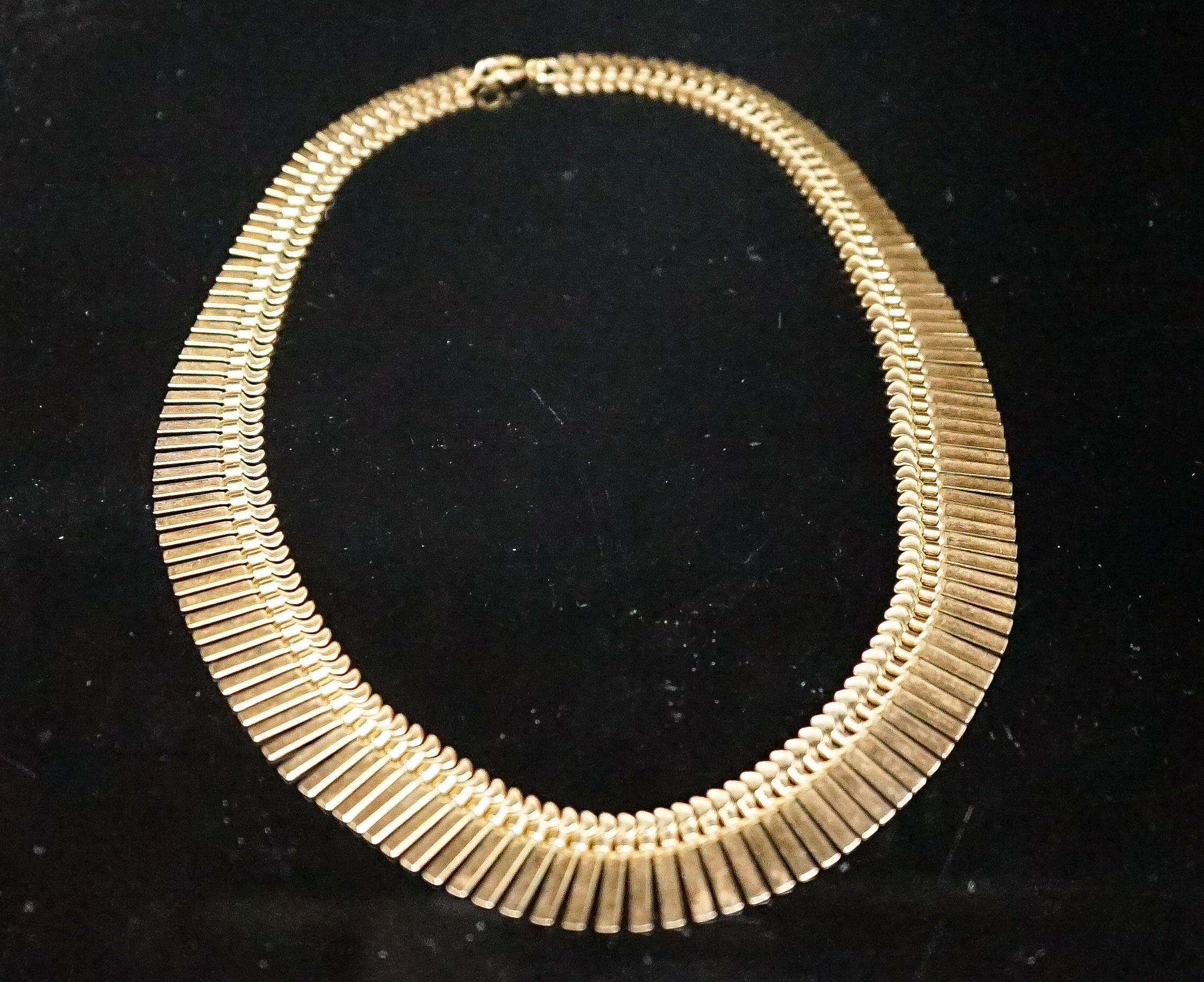 A modern 9ct gold fringe necklace, 40cm, 23.5 grams.